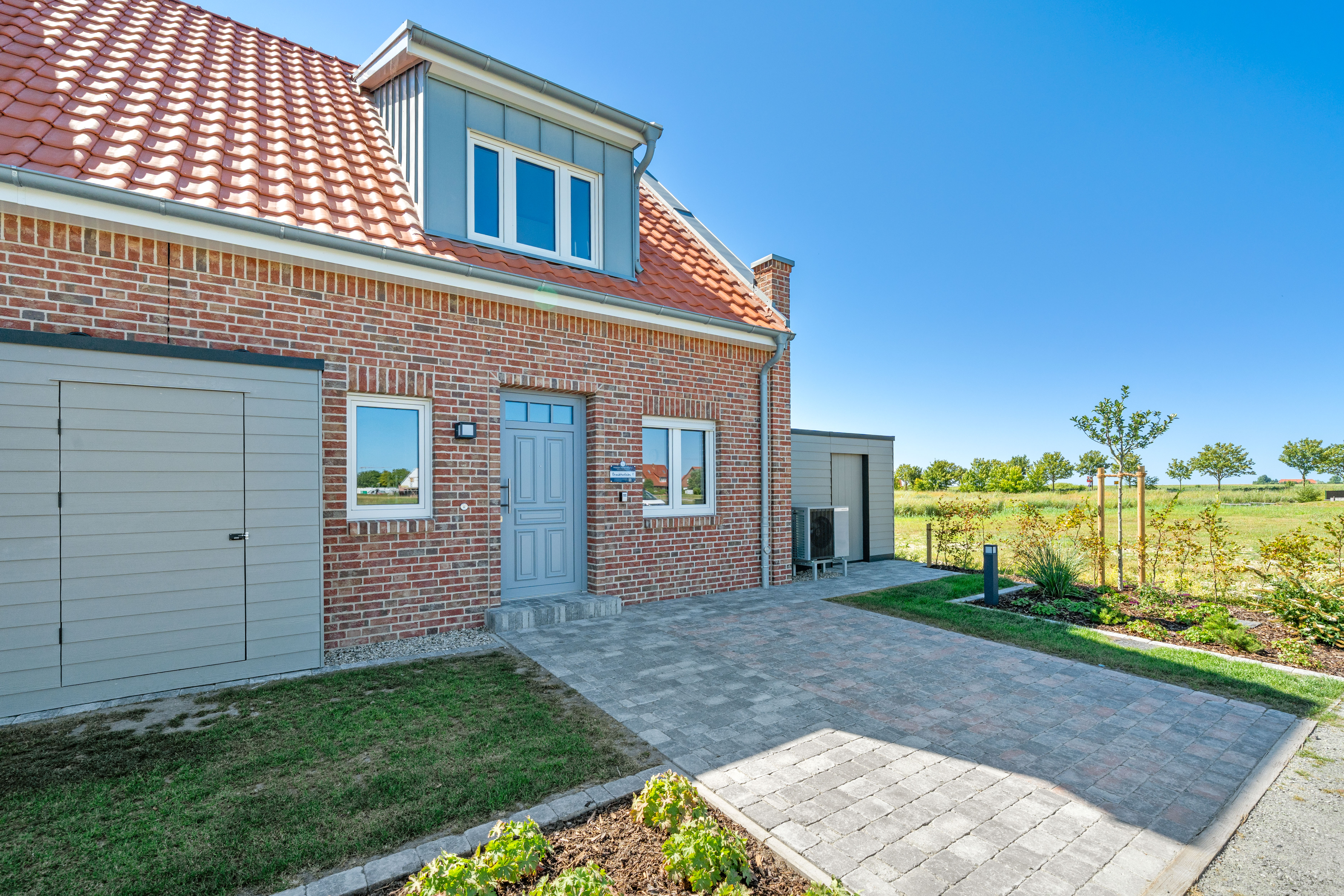 Außenansicht Ferienhaus Grachtenliebe 1 in Greetsiel mit Backsteinfassade
